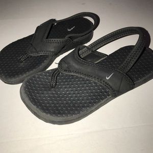 Little girls Nike Flip flop size 10